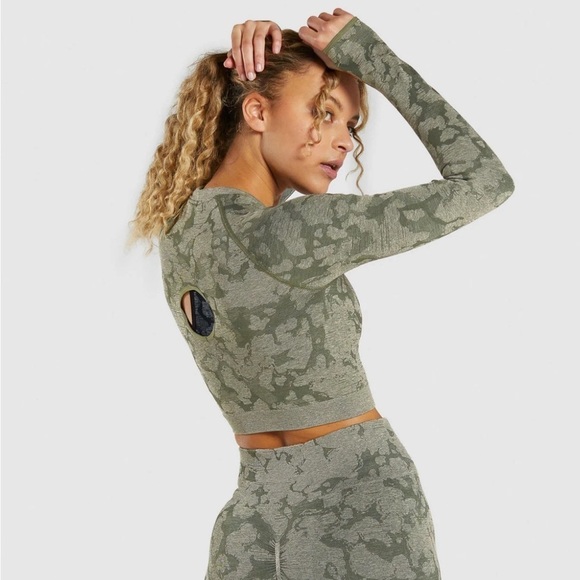 NWOT GYMSHARK ADAPT CAMO SEAMLESS LONG SLEEVE CROP TOP GREEN SIZE S - Picture 4 of 12
